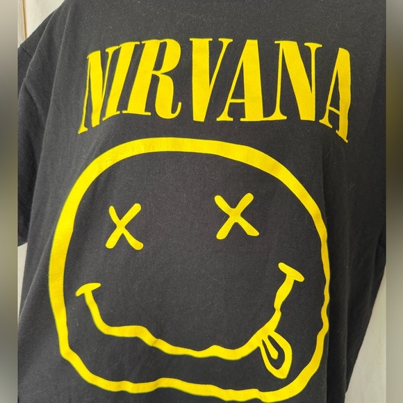 Nirvana Men's Sz L Short Sleeve Black & Yellow Smiley Graphic Tee - Picture 2 of 4